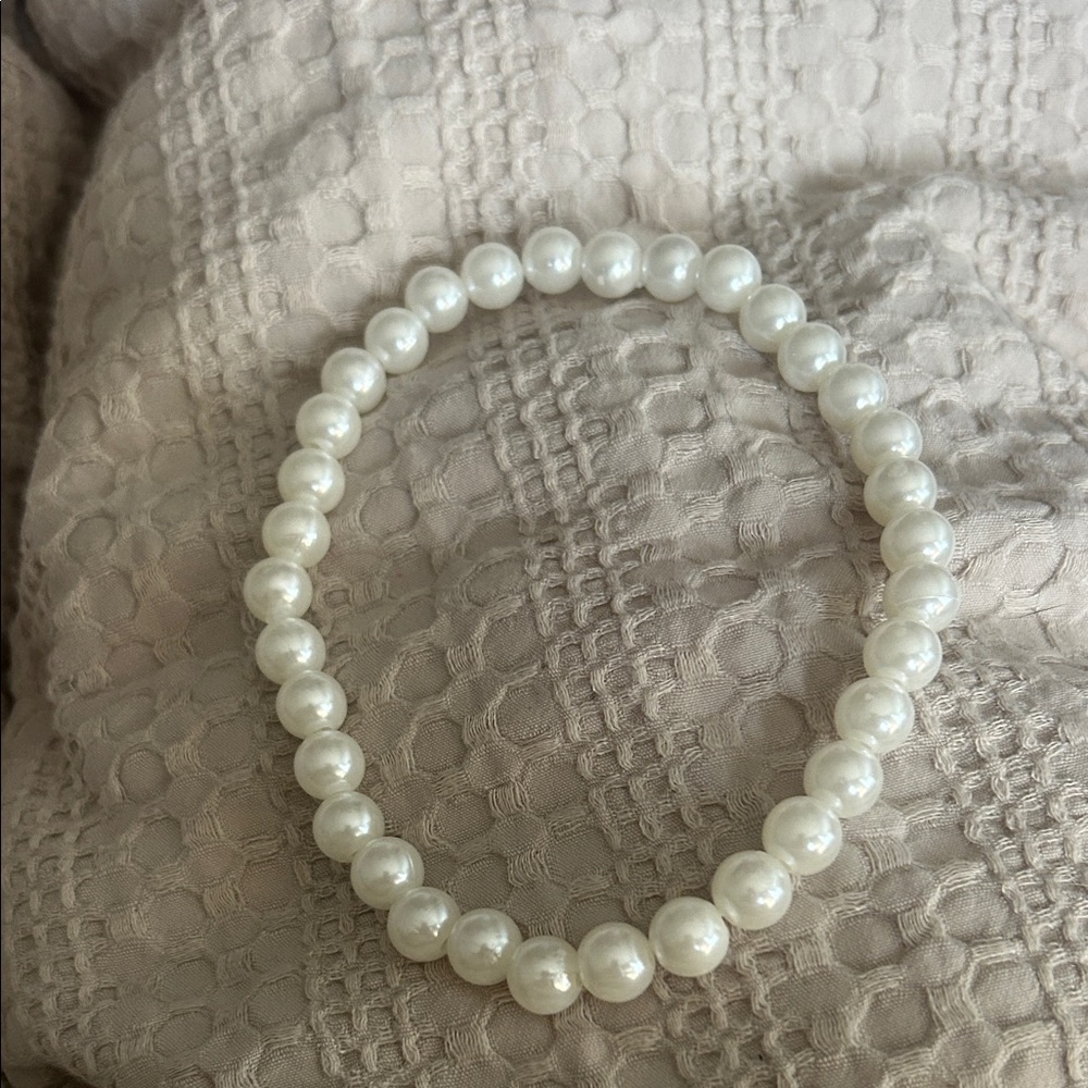 Classic White Pearl Bracelet